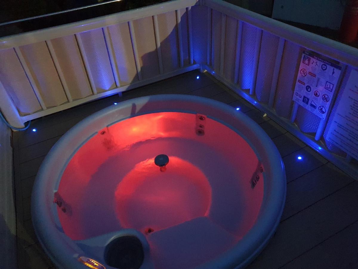 Relaxing Breaks With Hot Tub At Tattershal Lakes 3 Bedroom Tattershall Exterior foto